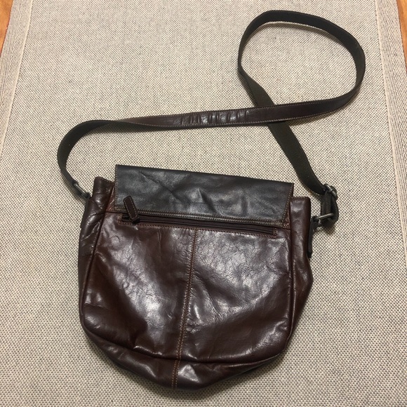 Jack George’s crossbody leather saddle bag - Picture 2 of 4
